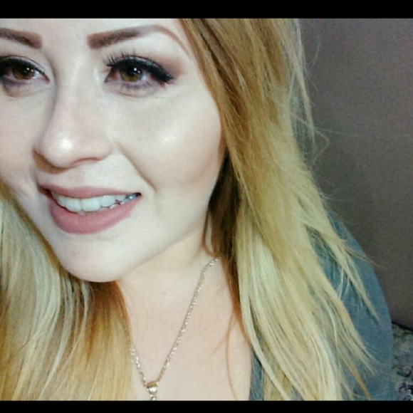 Meet your Posher, Julie - Picture 1 of 1